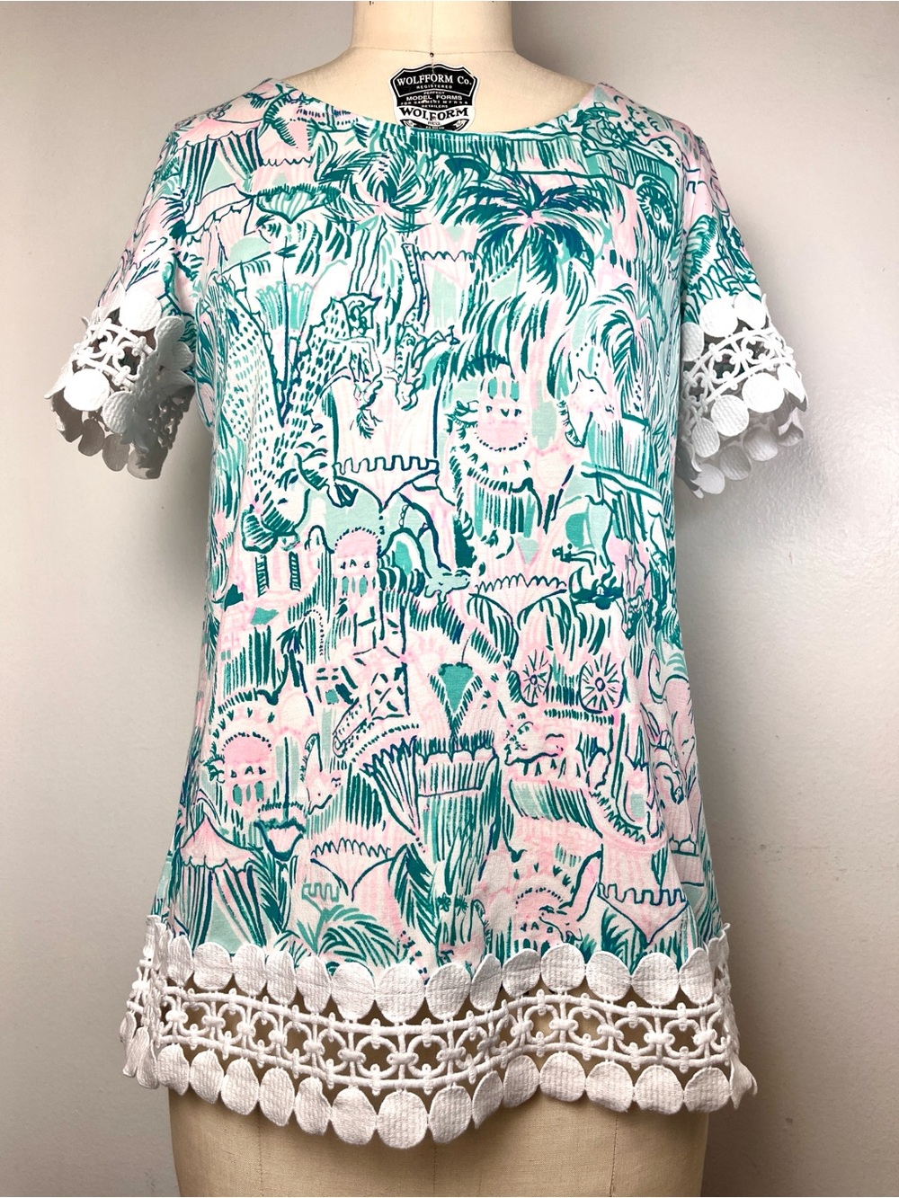 Sz. M Lilly Pulitzer Hayes Short Sleeve Top with Lace Trim